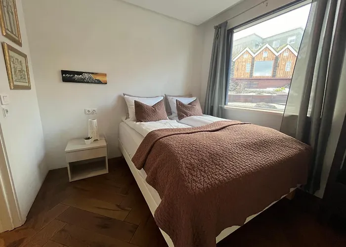 Iceland Sjf Villa, Hot Tub & Outdoor Sauna Amazing Mountains And City View Over Reykjavik